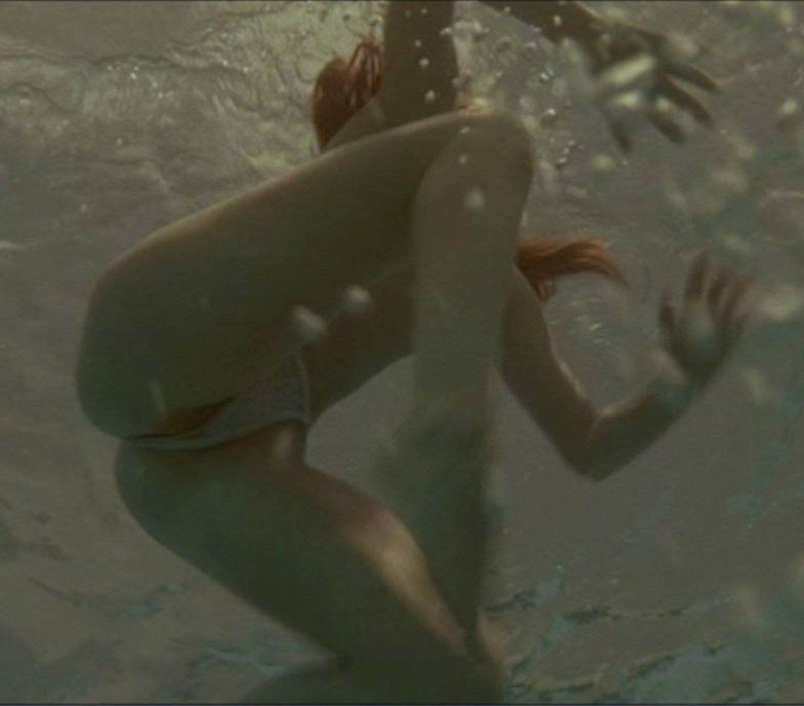 Sexy Beauty Erica Durance Shows Her Ass and Crotch While Underwater