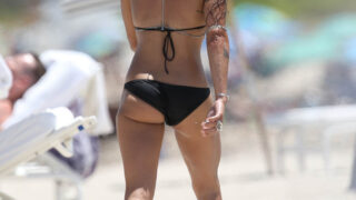 Bikini-Wearing Zoë Kravitz Demonstrates Her Perfect Body in a Black Two-Piece