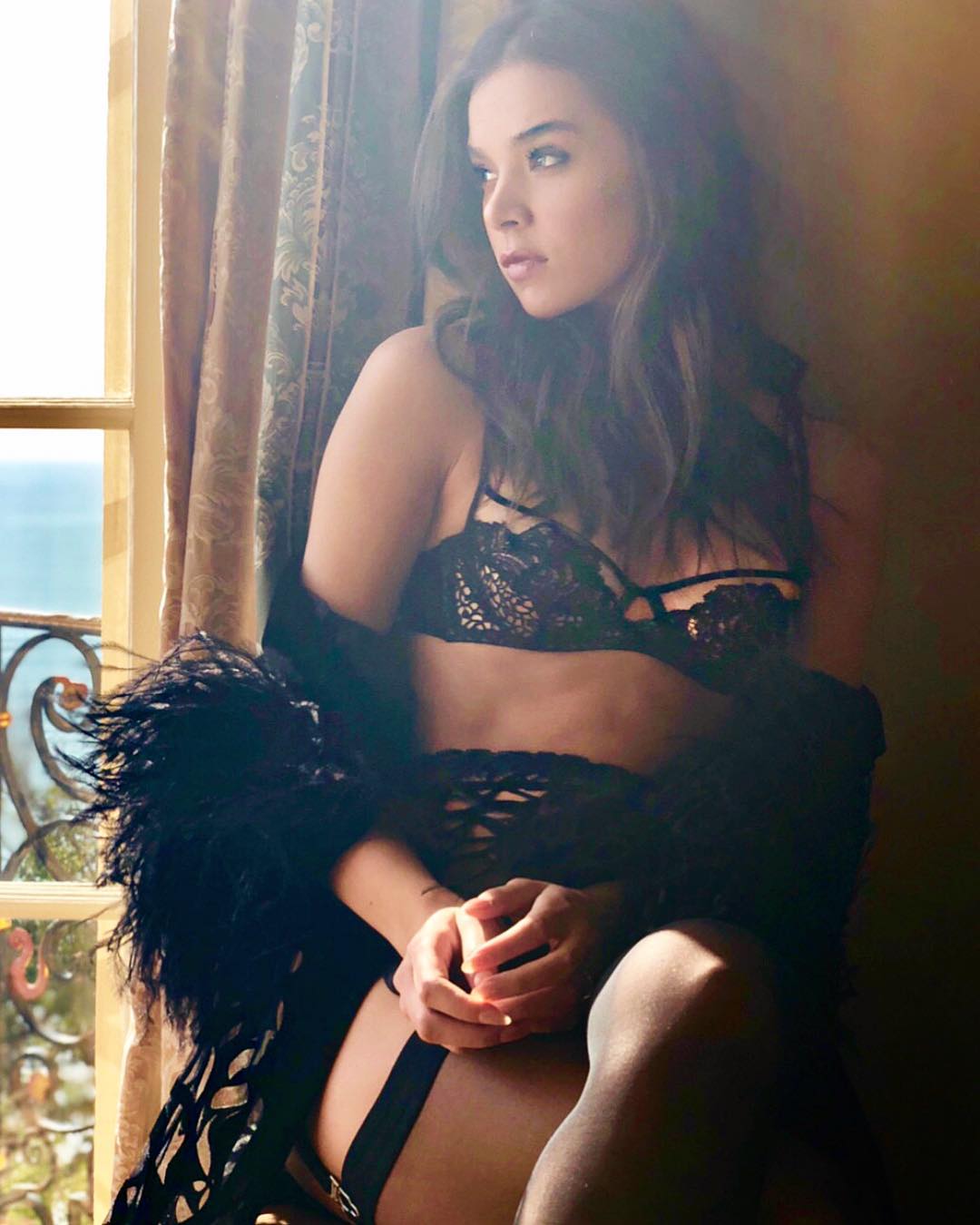Slutty Hailee Steinfeld Pictures, Including Raunchy Bikini Pictures and Lingerie Shots
