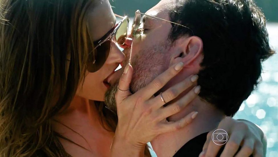 Alessandra Ambrosio kissing a man