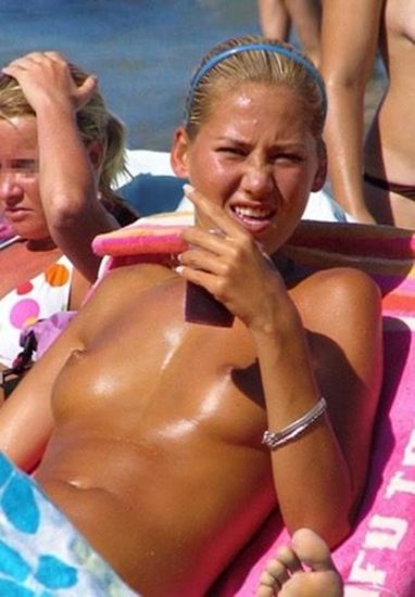 Anna Kournikova nude boobs