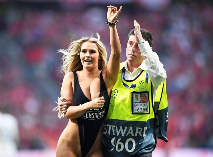 Kinsey Wolanski topless on football game