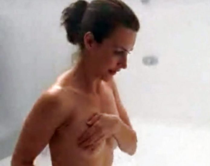 Kristin Davis nude tits in leaked photo