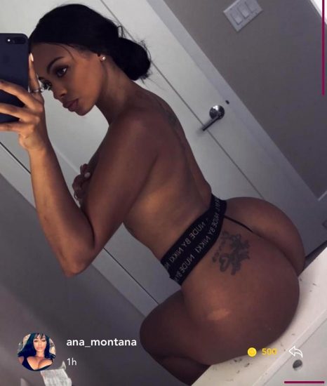 Analicia Chaves topless selfie