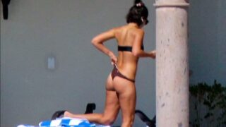 Sensational Latina Jessica Alba Shows Her Tiny Booty and Sexy Legs in a Swimsuit