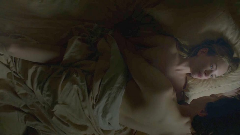 Britt Robertson sex while nude