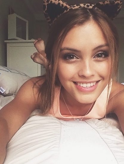 Sarah Ellen bed selfie