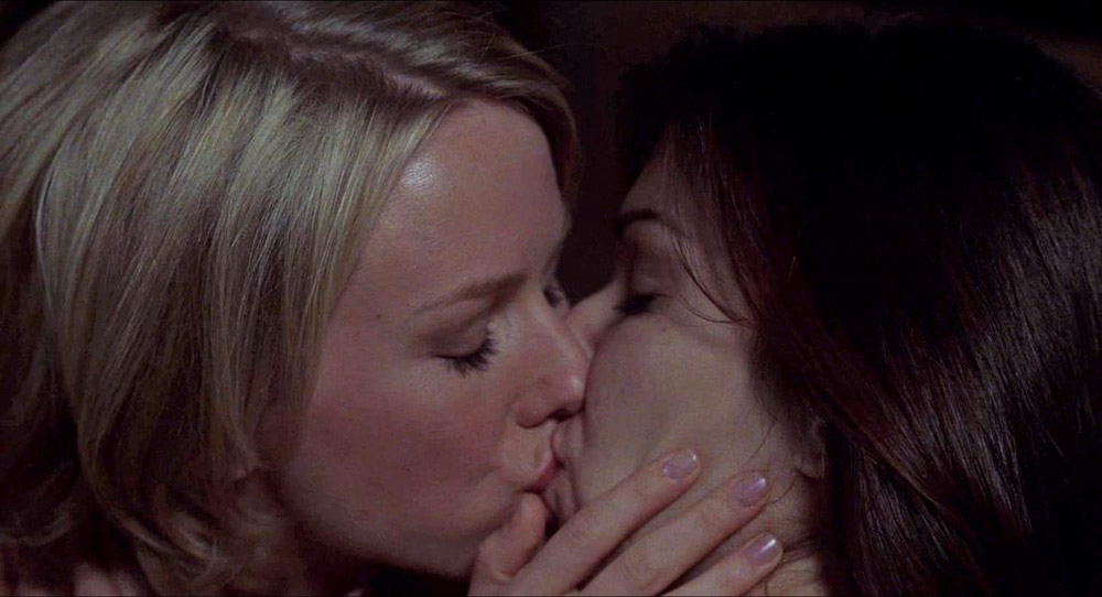 Naomi Watts and Laura Harring kissing