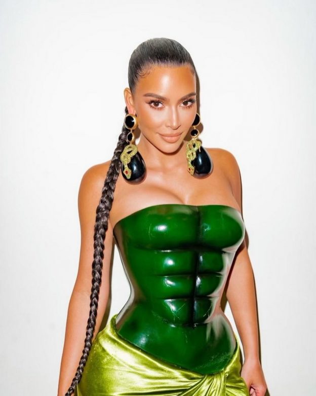 Kim Kardashian Sexy Christmas Stealer