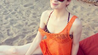 Bikini-Wearing Ginger Felicia Day Is Proud to Show Her Tight Bod