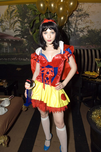 This Just In: Michelle Trachtenberg is the Sexiest Snow White Ever