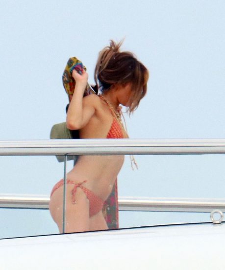 Jennifer Lopez hot bikini