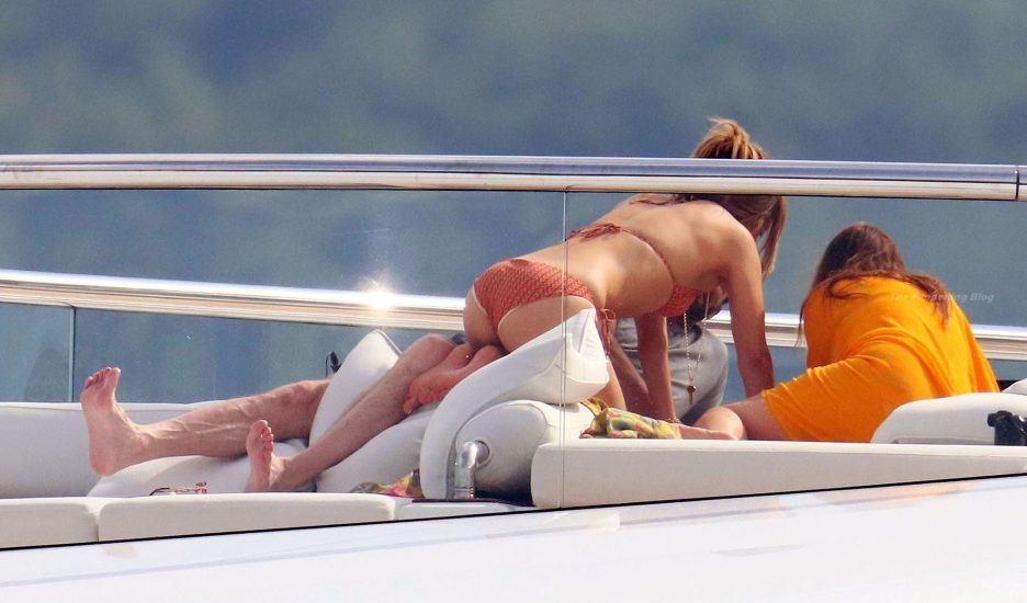 Jennifer Lopez sexy butt
