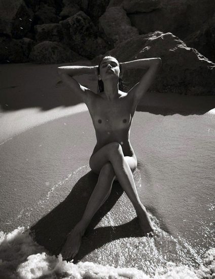 Sara Sampaio naked