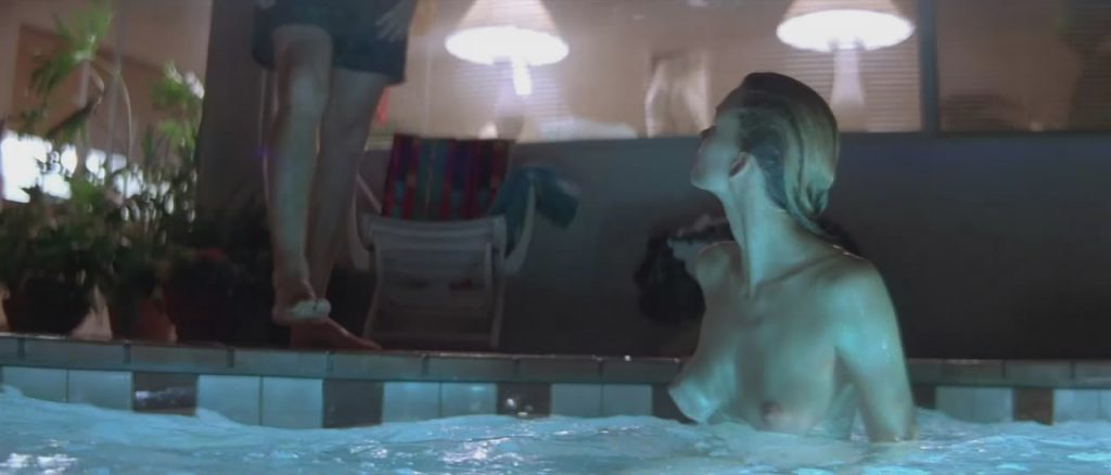 Natasha Henstridge sex in the pool from Species 1