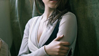 Leggy Actress Anna Kendrick Posing in a Sensual Photoshoot