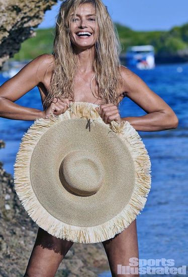 Paulina Porizkova topless covered with a hat