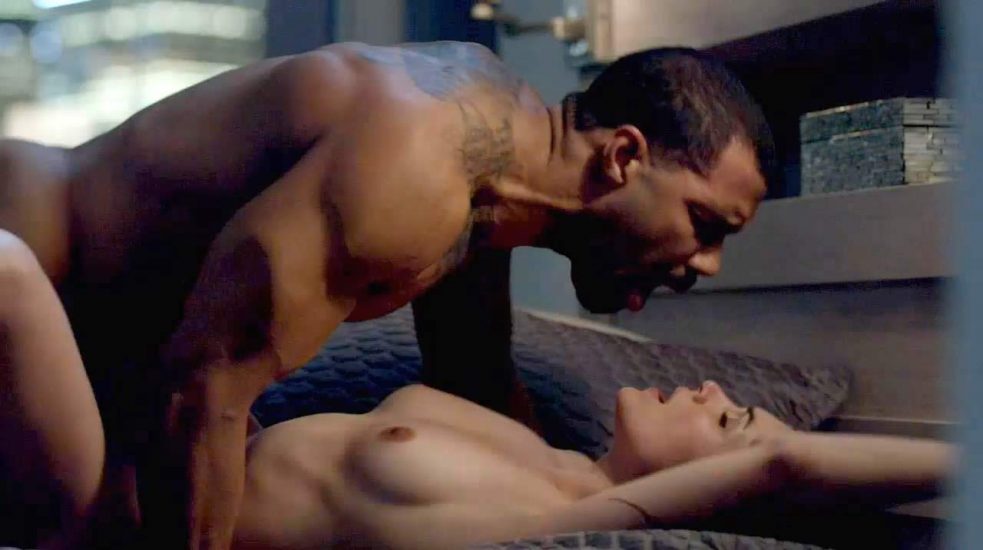 Lela Loren sex on the bed