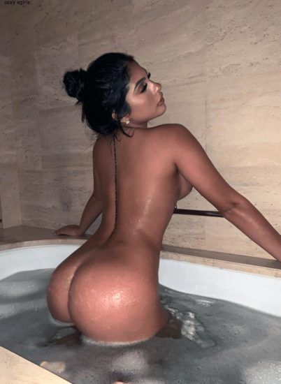 Amanda Trivizas nude ass in bathtub