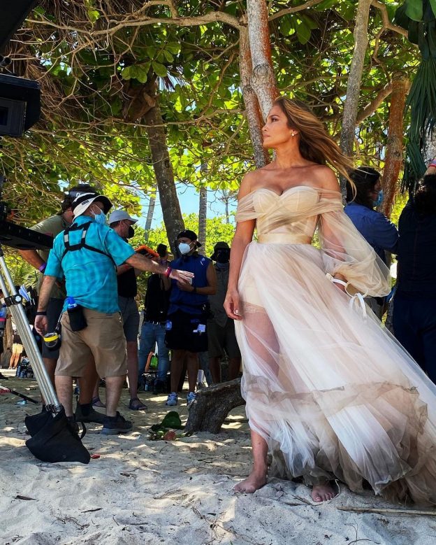 Jennifer Lopez BTS Shotgun Wedding