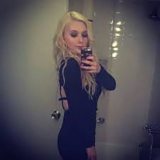 Abigail Breslin hot selfie