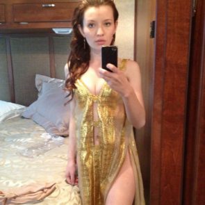 Emily Browning selfie