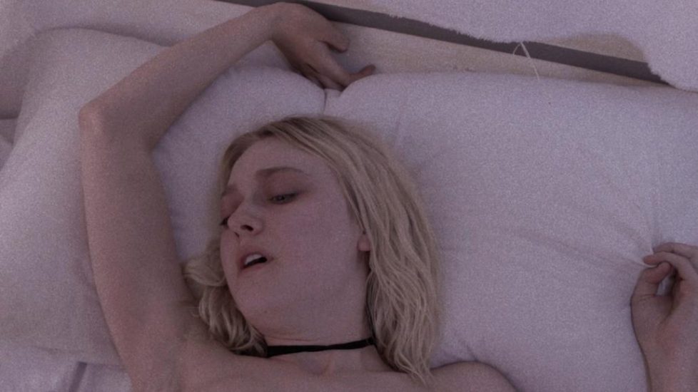 Dakota Fanning sex in Viena and the Fantomes 1