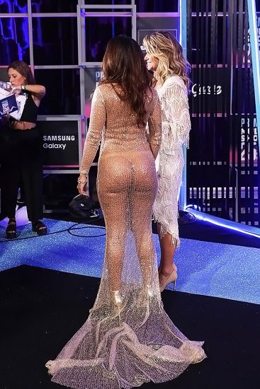Anitta naked in public