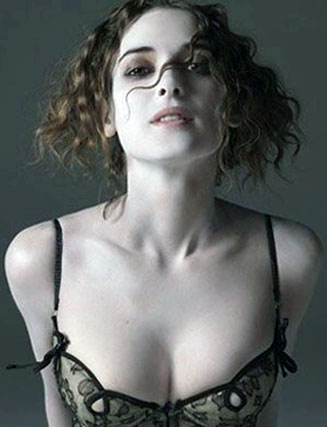 Winona Ryder boobs in cleavage