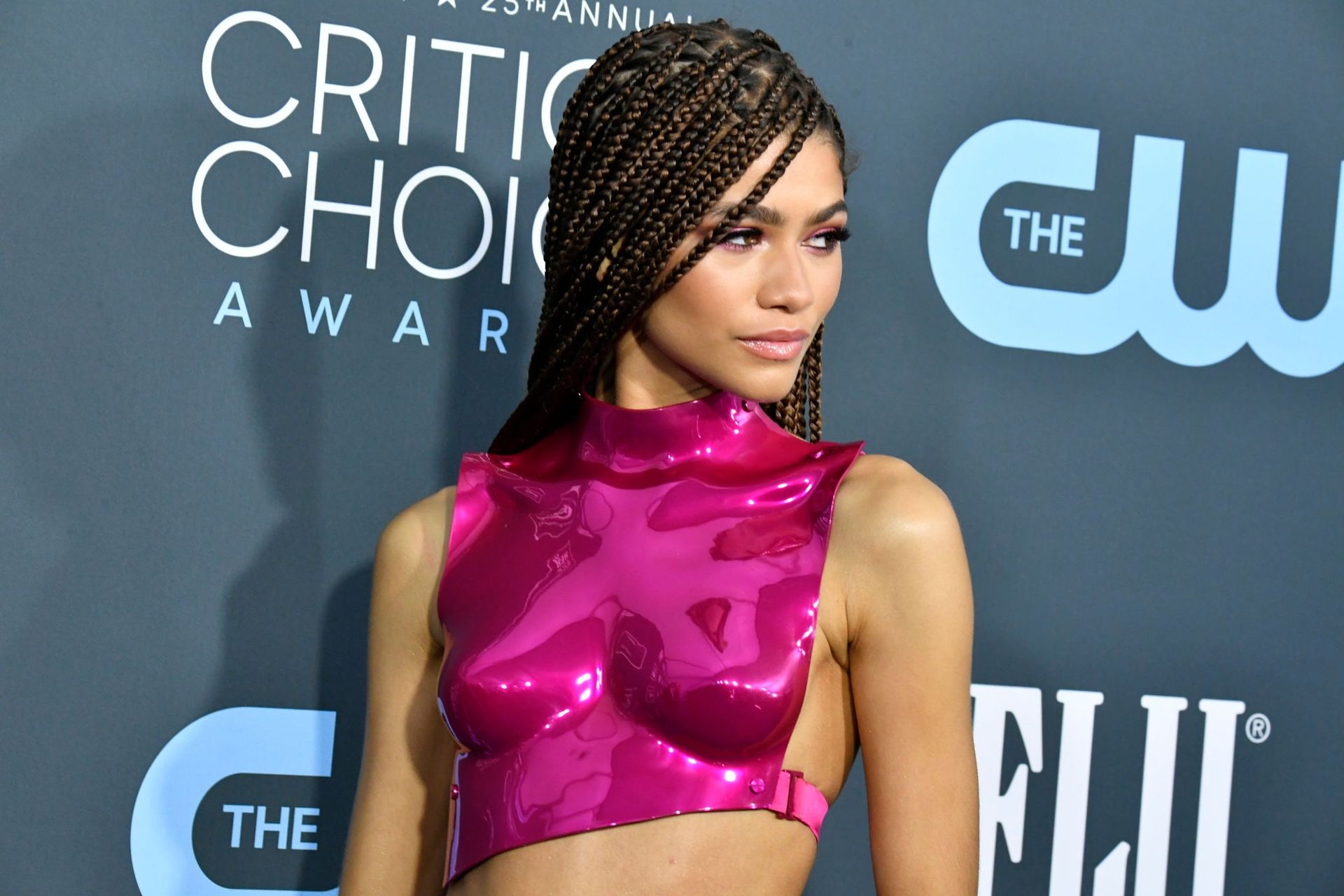Chesty Actress Zendaya Looks Both Cute and Sexy on the Blue Carpet Event