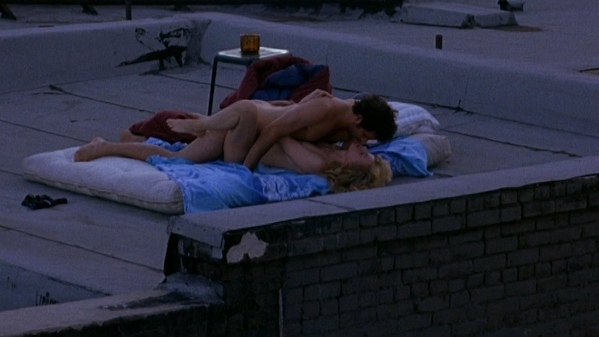 Hot Babe Heather Graham Shows Her Bobos During Passionate Rooftop Sex