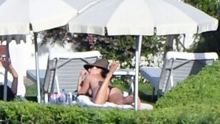 Stunning Babe Jennifer Aniston Sunbathes Topless and Shows Her Sideboob