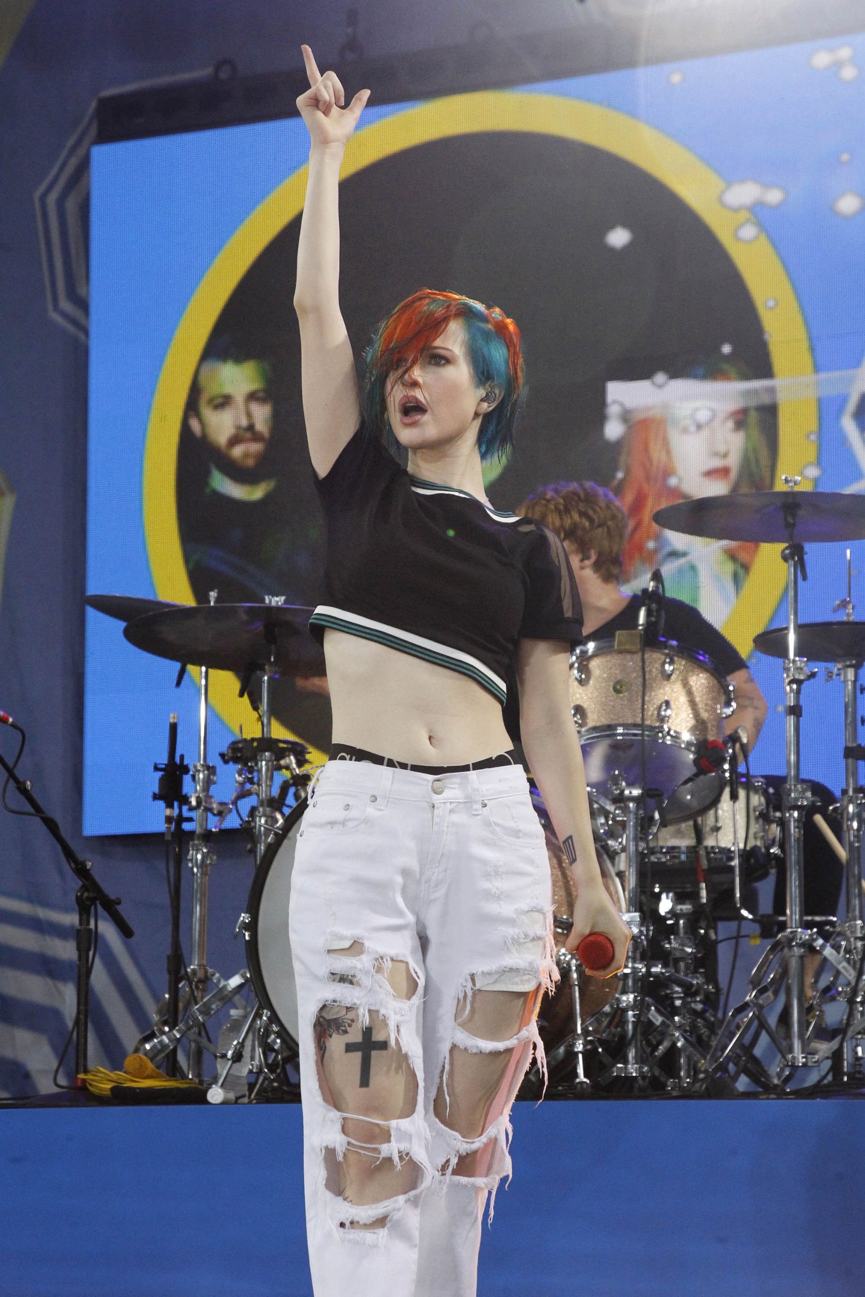 Sexy Songstress Hayley Williams Displaying Her Tight Body on Stage