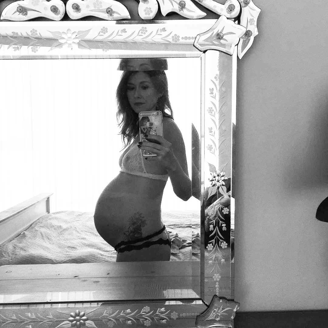 Hot Pictures of Pregnant Jewel Staite – Pregnancy Fetish Content in High Quality
