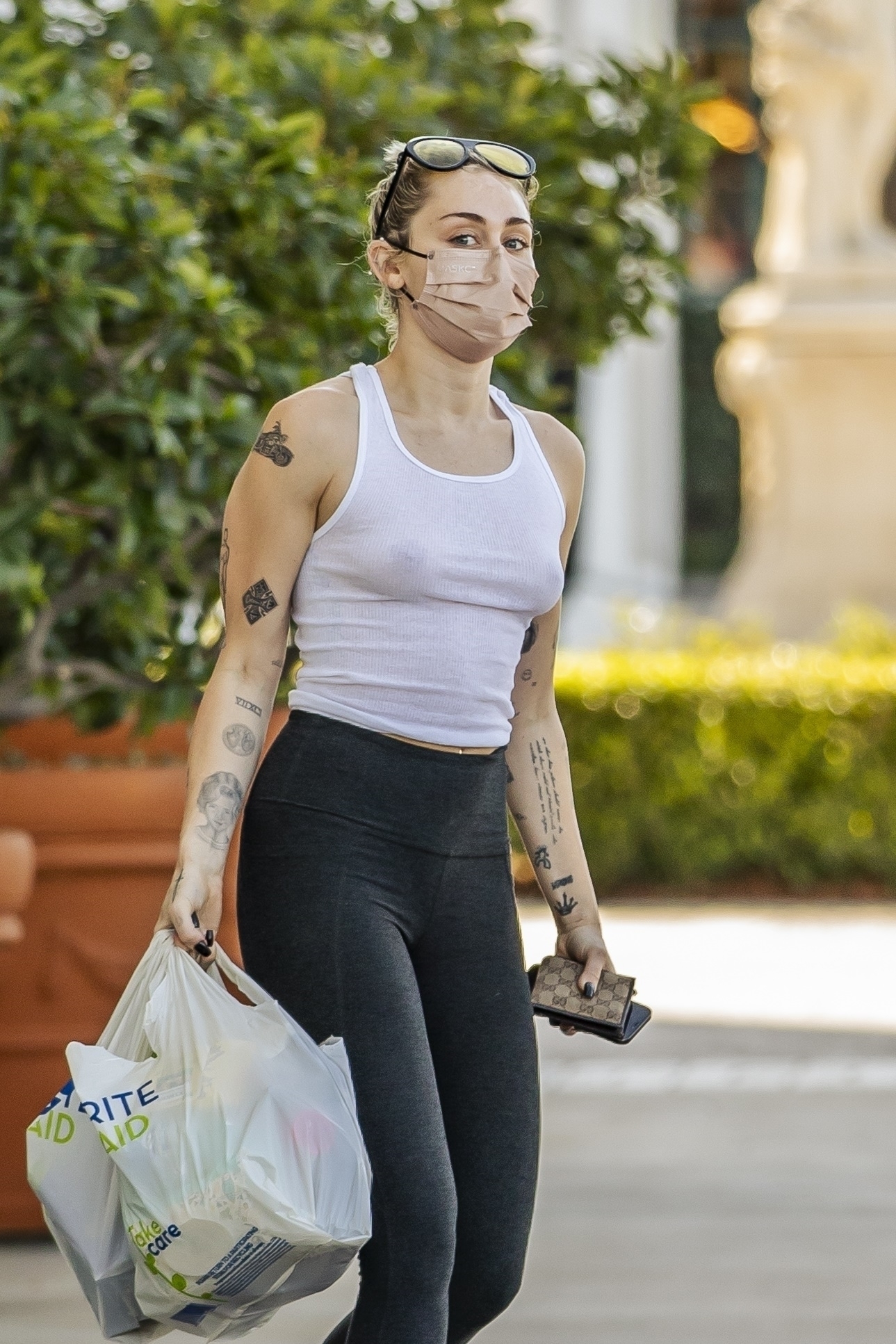 Braless Miley Cyrus Looking Very Sexy in Her Simple Tank Top and Tight Pants