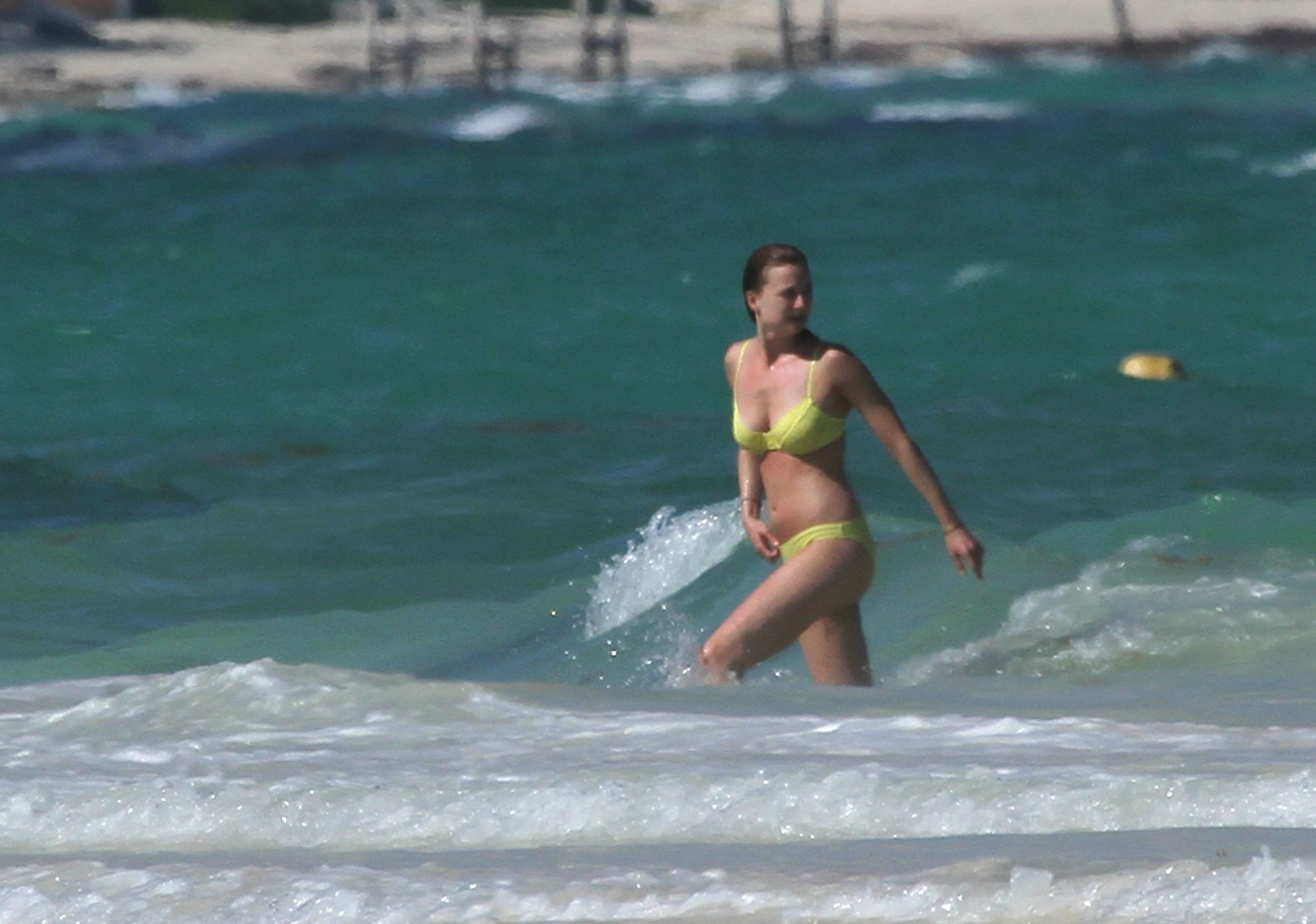 Beautiful Emily VanCamp Showing Her Body in a Revealing Bikini Get-Up