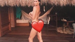 Shanina Shaik Nude & Sexy Pics Collection