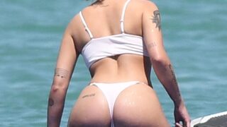 Blonde Beauty Halsey Showing Her Ass in a Really Hot Fashion