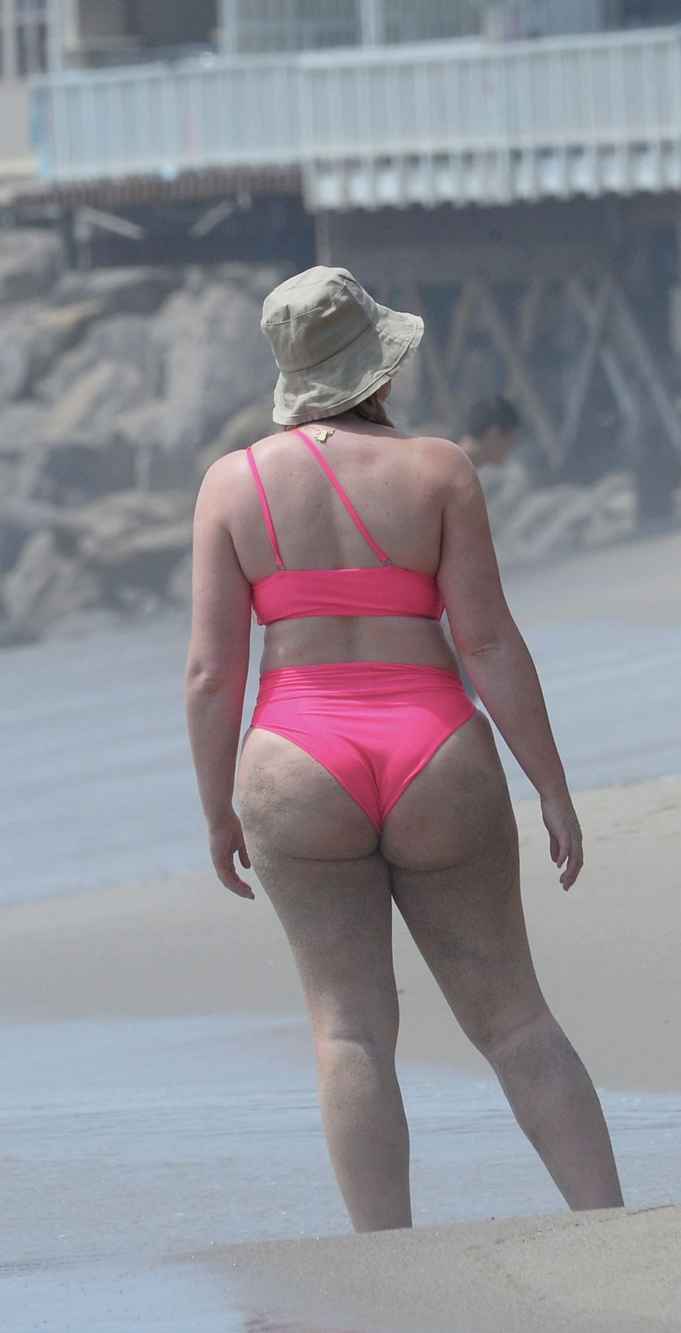 Unforgettable Iskra Lawrence Shows Her Meaty Ass and the Rest of Her Hot Body