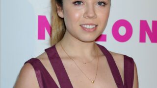 Jennette McCurdy Smiling Shyly While Showing Her Tits in Public