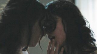 Fifteen Screenshots Focusing on Margaret Qualley’s Lesbian Kiss