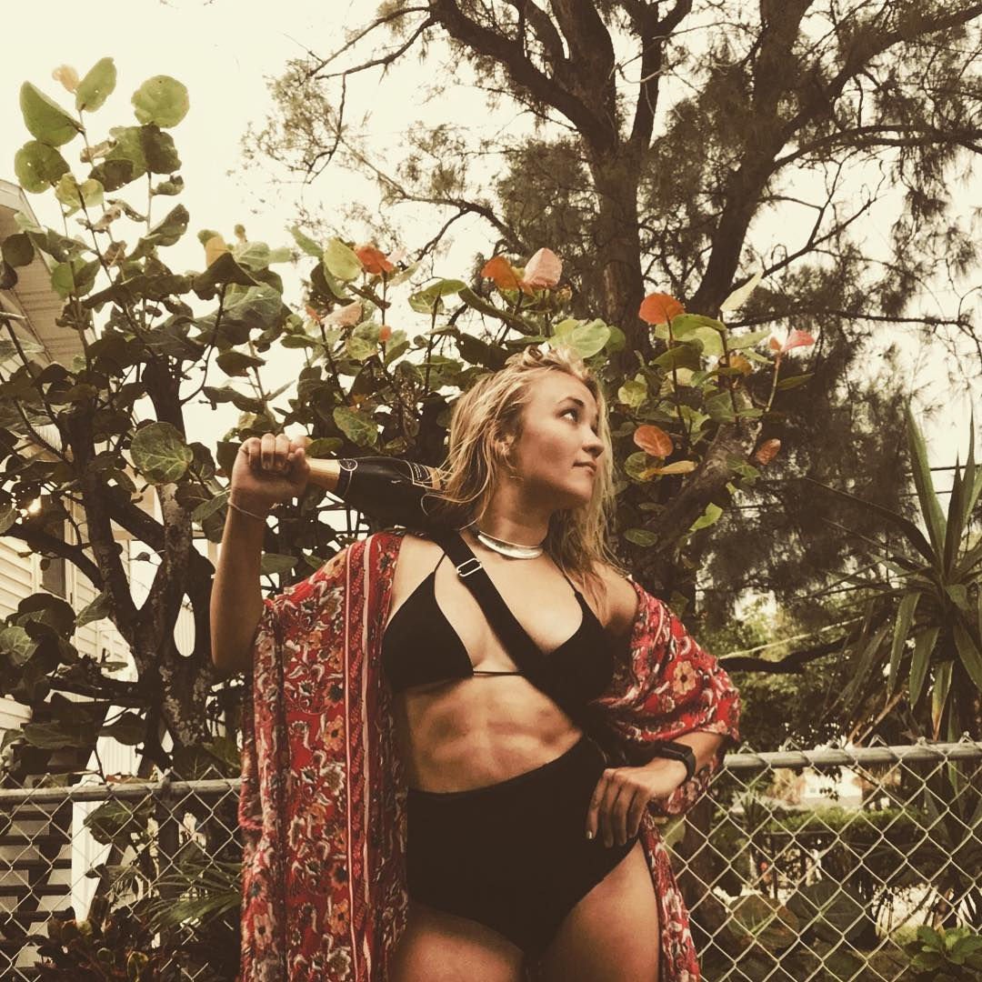 Ultimate Collection of Sexy Emily Osment Pictures from Social Media