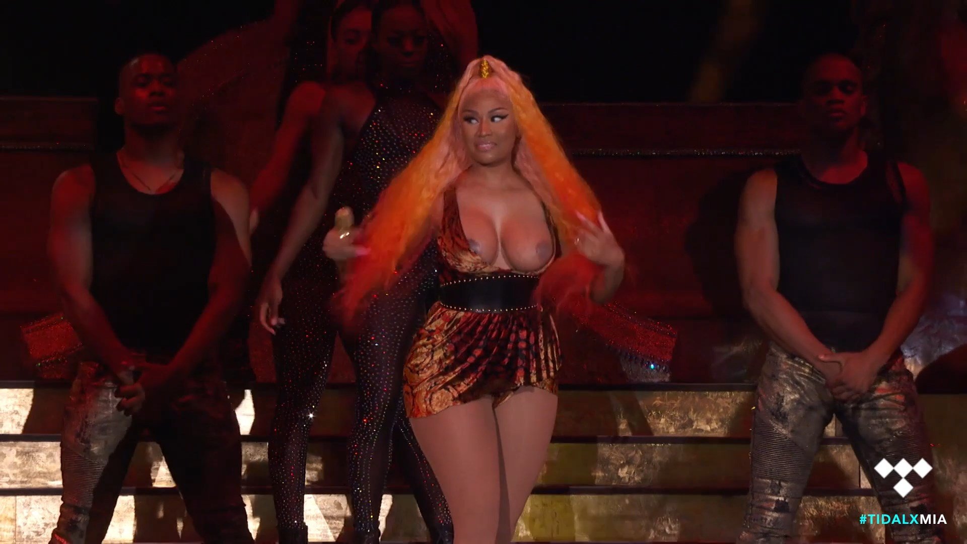 Thick Songstress Nicki Minaj Showing Her Boobs While on Stage (+Bonus Nip Slip)