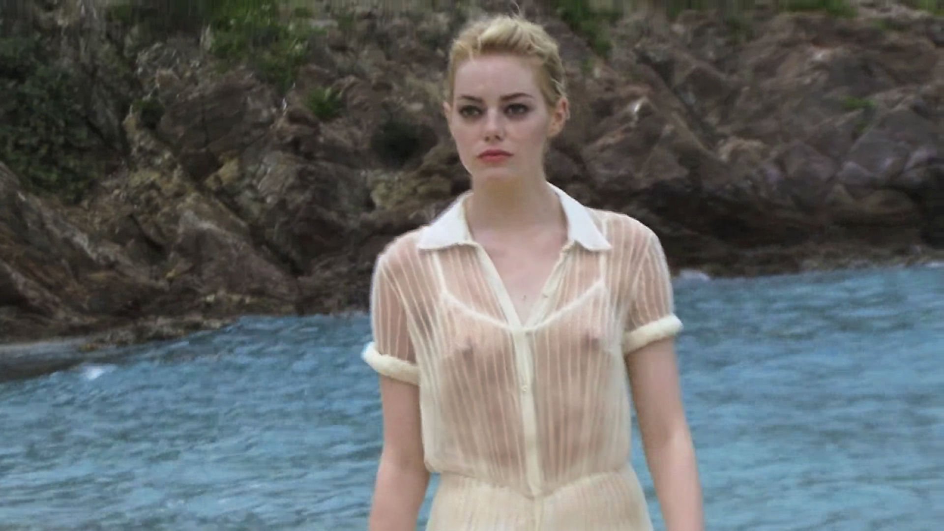 A-List Actress Emma Stone Showing Her Pointy Nipples (7 Pictures)
