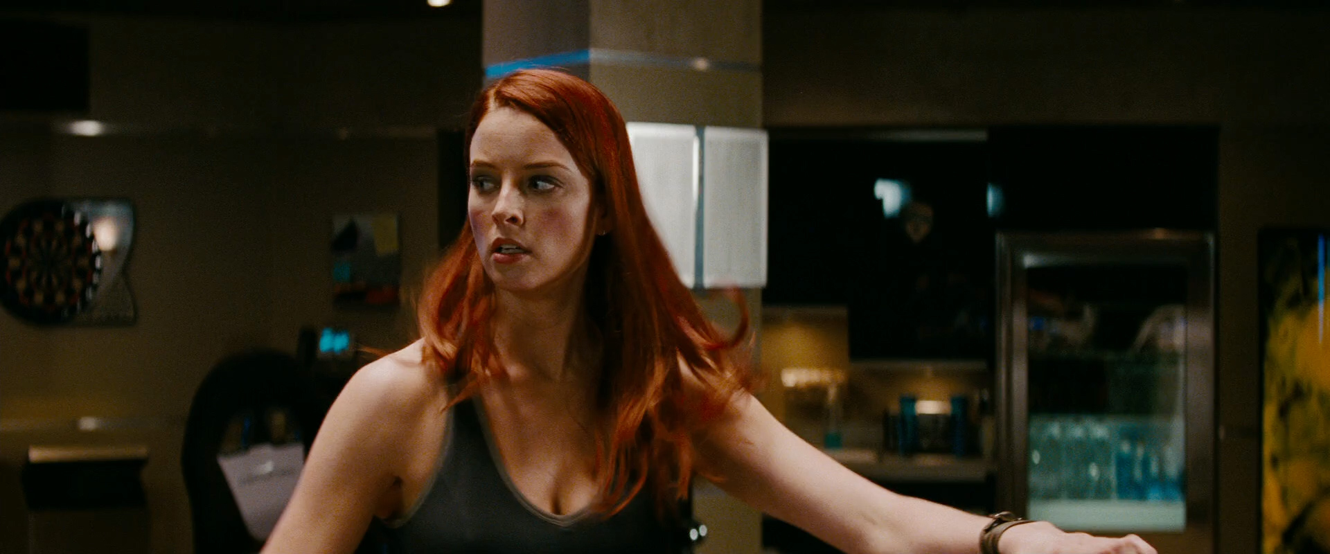 Redheaded Stunner Rachel Nichols Shows Her Midriff (1080p Blu Ray Screencaps)