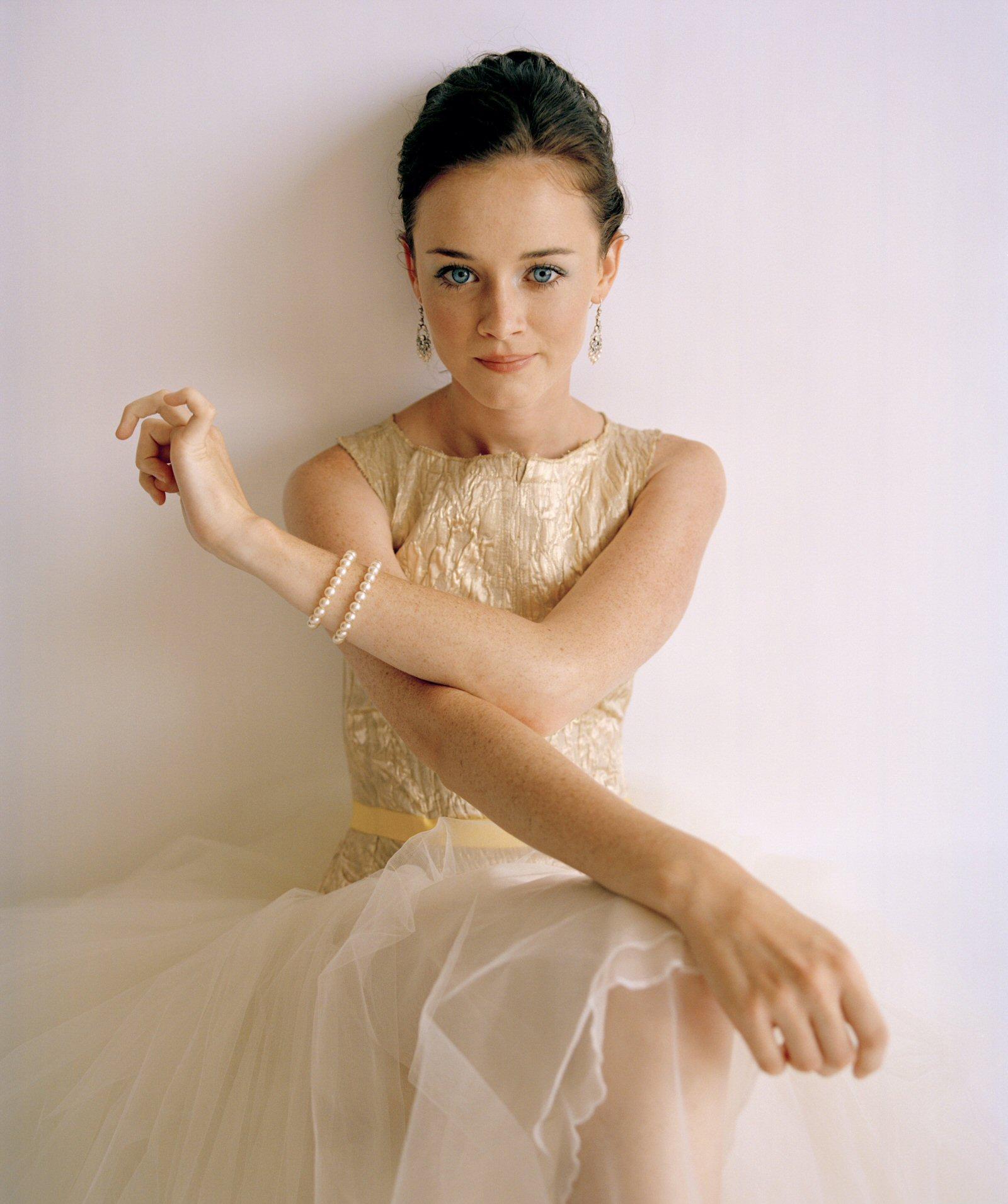 Hot Alexis Bledel Pictures to Get You Off Almost Instantly