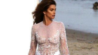 Cindy Crawford Topless for Photo Shooting