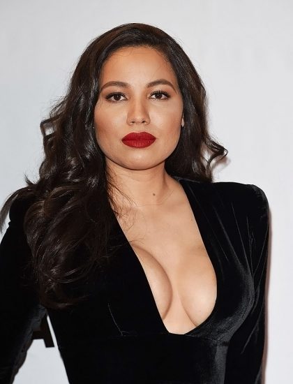 Jurnee Smollett-Bell nude cleavage