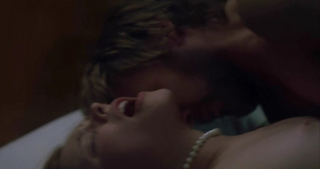 Rachel Mc Adams Topless In A Hot Sex Scene From The Notebook Movie