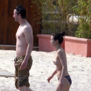 Keanu Reeves Girlfriend China Chow Showed Nude Tits At The Beach Team